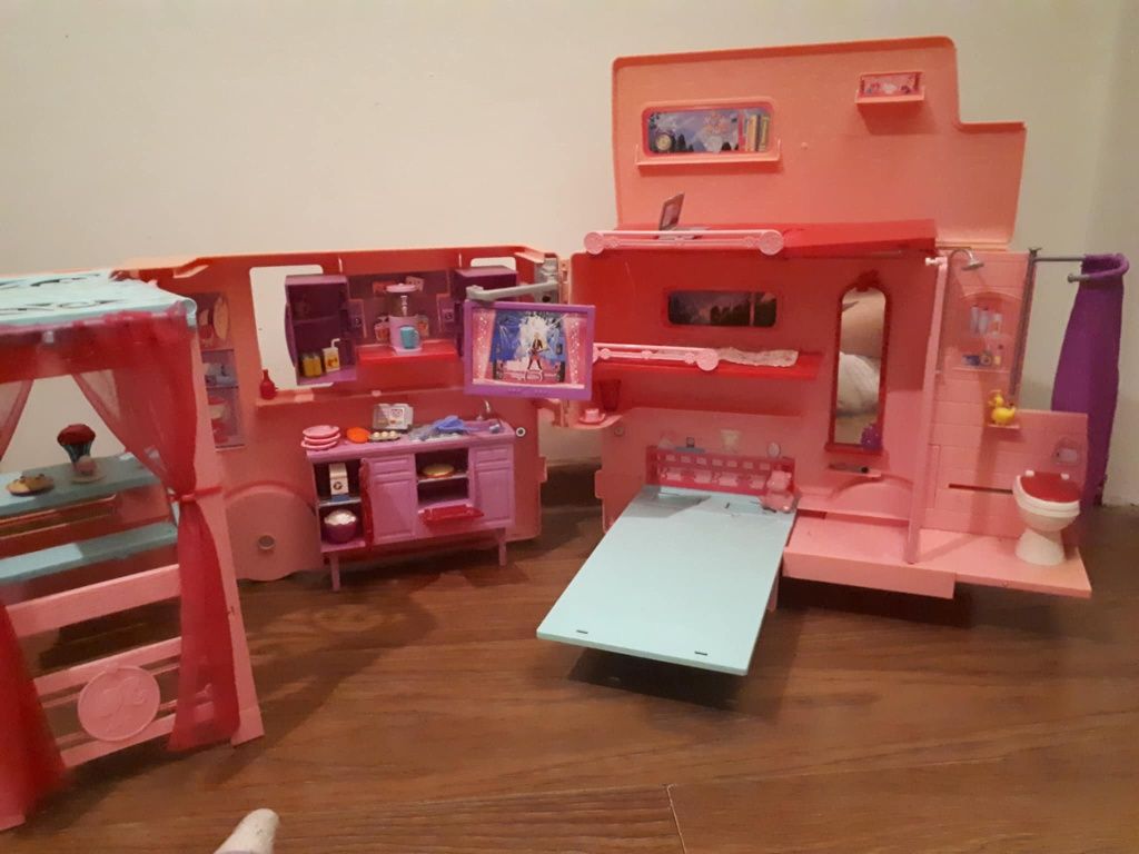 Kamper Barbie i dodatki