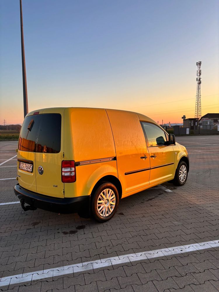 VW Caddy 1.6 TDI 2013 • 235 tys. km • Stan bdb • Klima • Hak