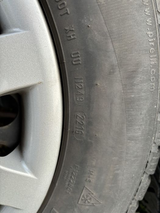 Koła zimowe Pirelli R15 195/65 z kołpakami VW
