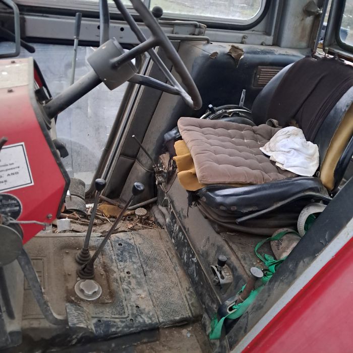 Massey Ferguson 590 z ładowaczem czołowym