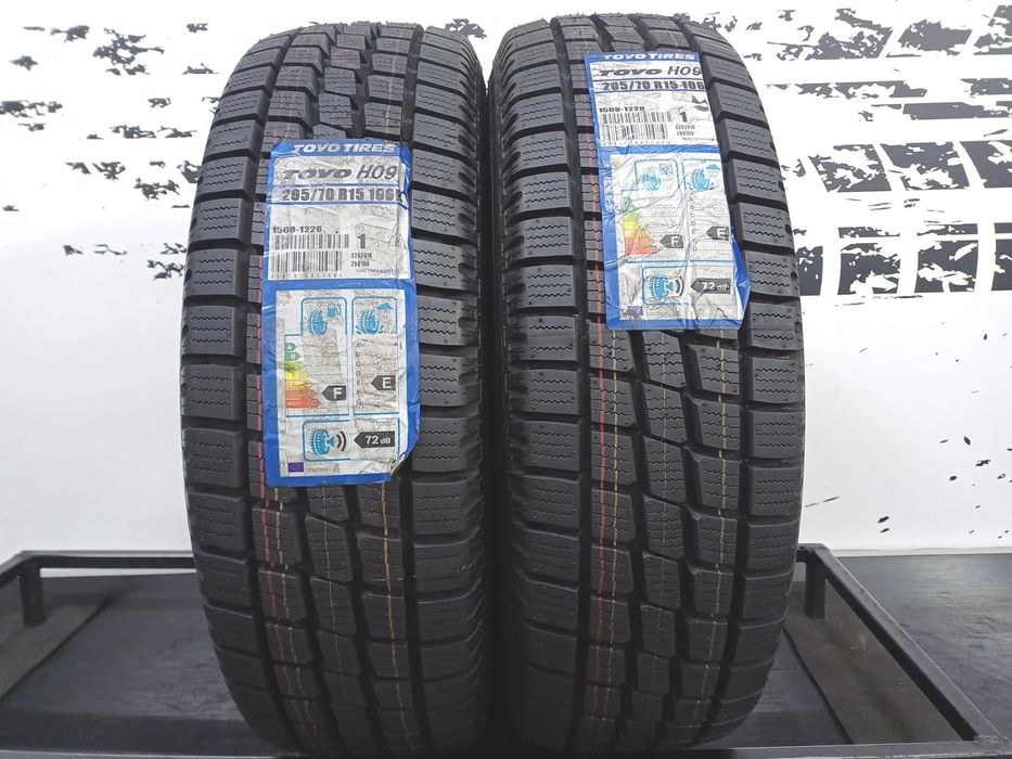 2x 205/70R15c TOYO opony zimowe NOWE 52629