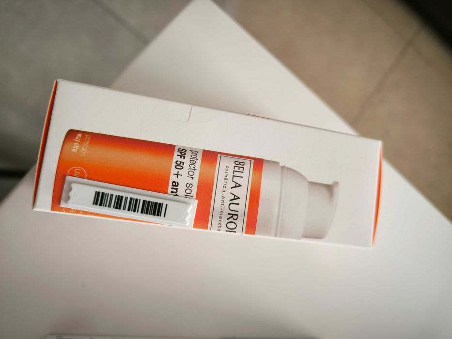 Krem spf50  Bella Aurora - nowy, opakowanie zaklejone oryginalnie