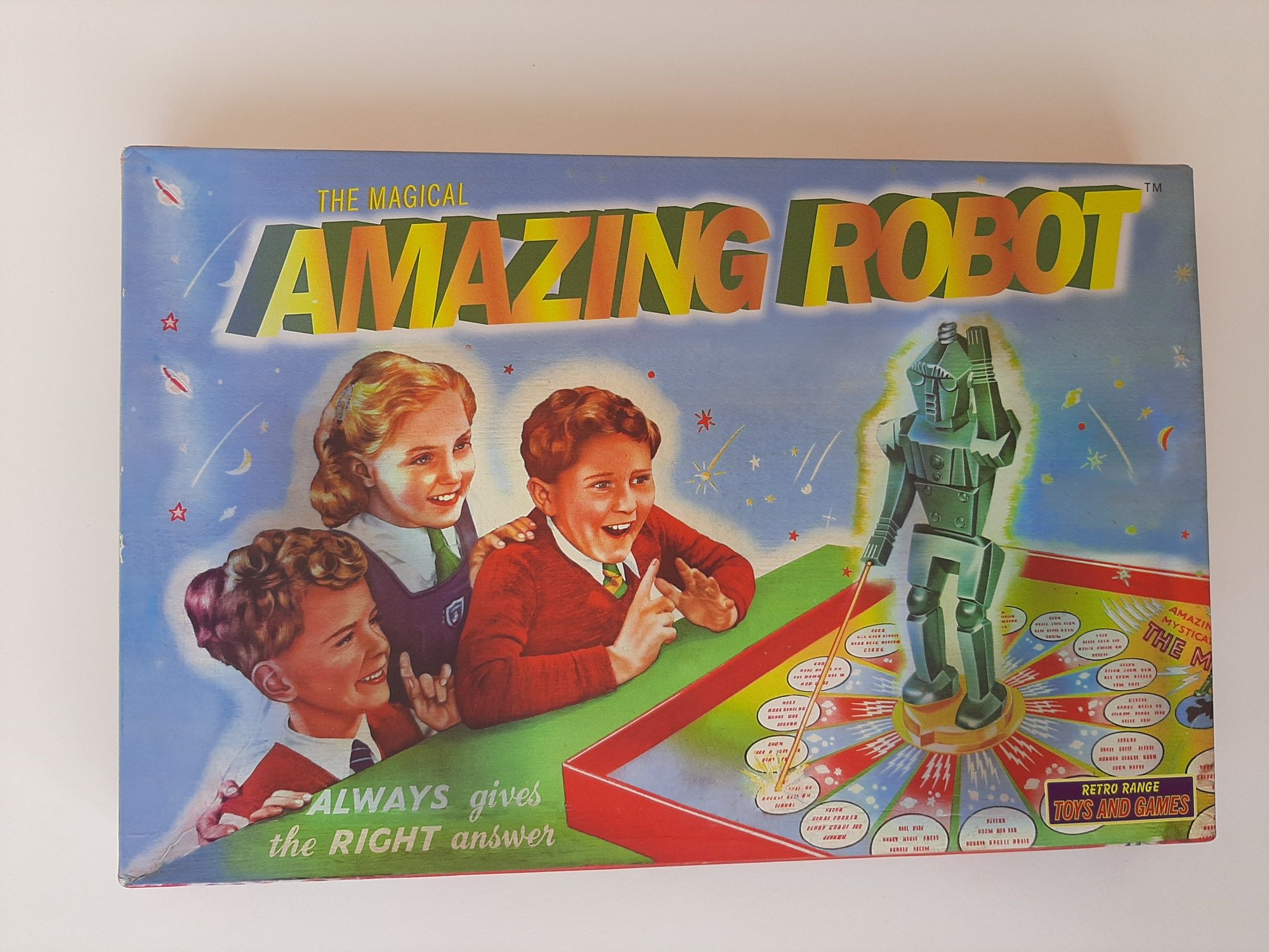 Настольная игра Amazing Robot always gives the right answer.