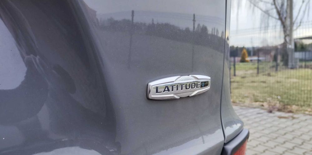 Jeep Cherokee Latitude Plus 2019 року