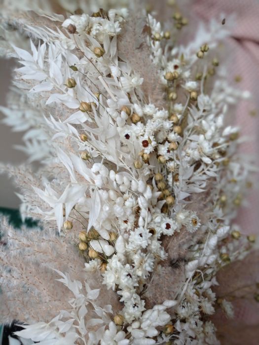 Lustro kompozycja kwiatów