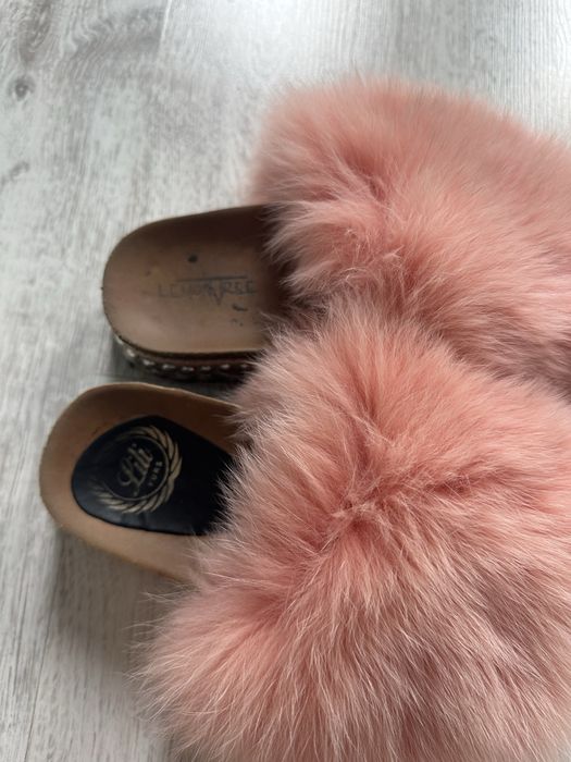 Różowe kapcie z futerkiem – styl i wygoda w jednym!