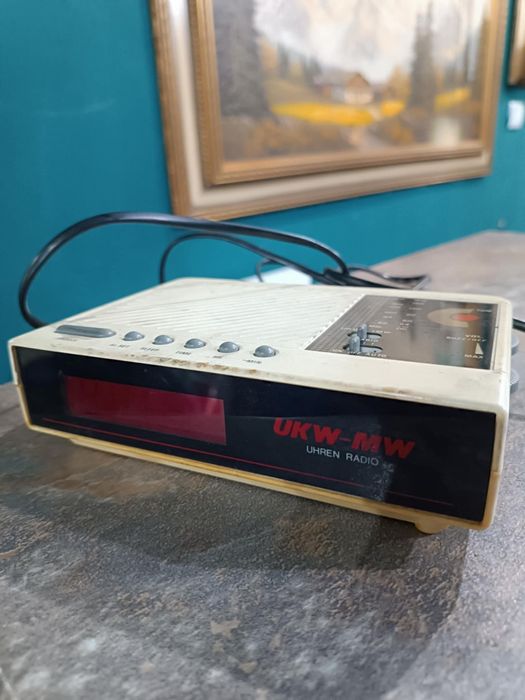 Stary radio budzik PRL