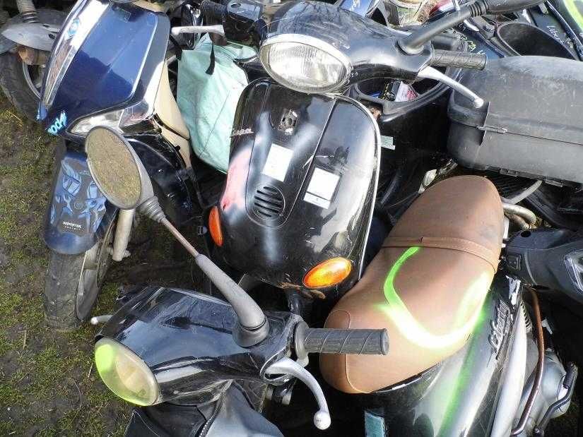 PIAGGIO VESPA ET2 50 2T silnik czesci lagi kokpit lampa licznik lagi