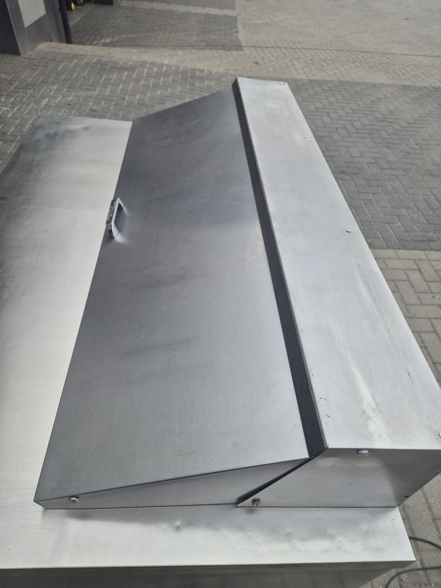 Sałaciarka stół chłodniczy 123 cm gastronomiczna True Gwarancja