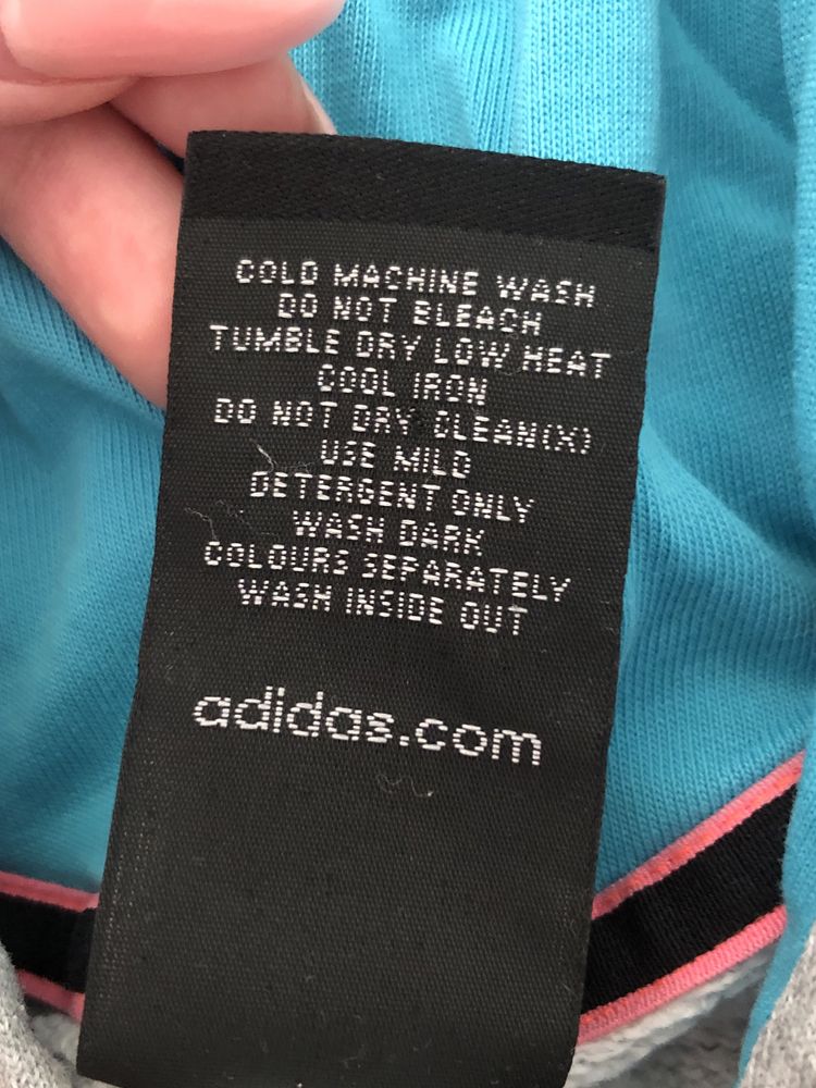 серое худи Adidas