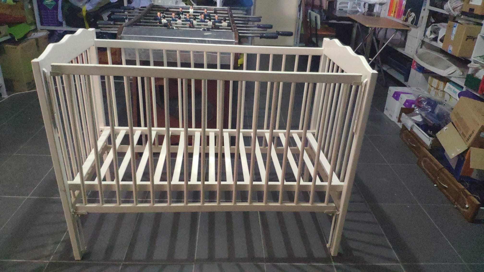 Cama de grades com colchão