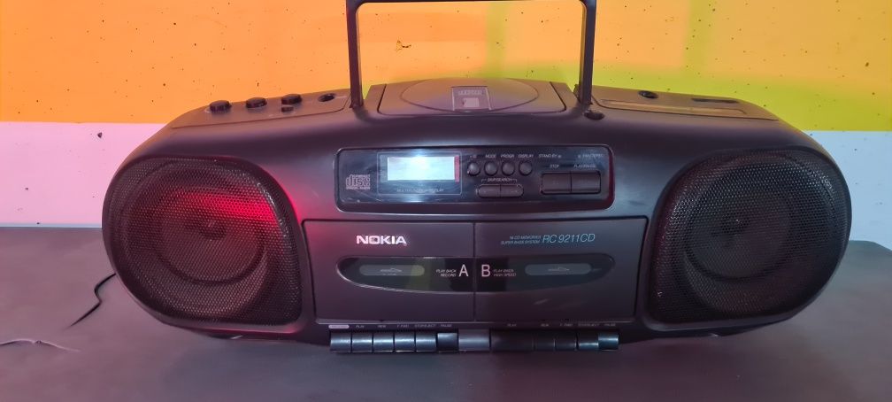 Radio FM, CD / cassete NOKIA