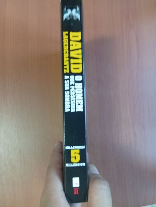 Livro "O homem que perseguia a sua própria sombra"