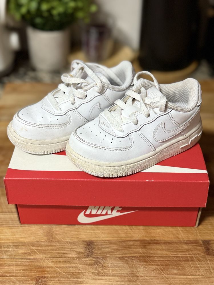 Tenis nike criança tamanho 23,5