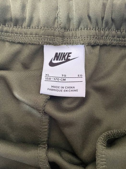 Продам штаны Nike на лампасах