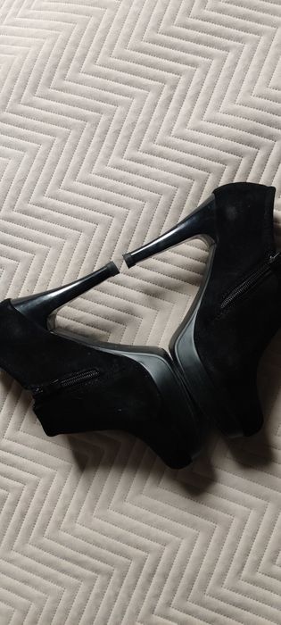 Buty na obcasie koturnie zamszowe rozm 37