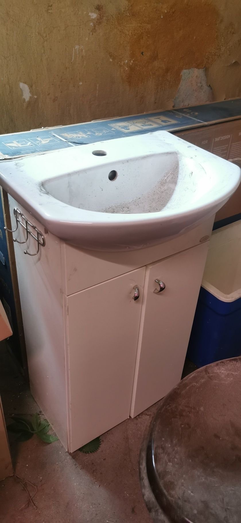 szafka łazienkowa z umywalka