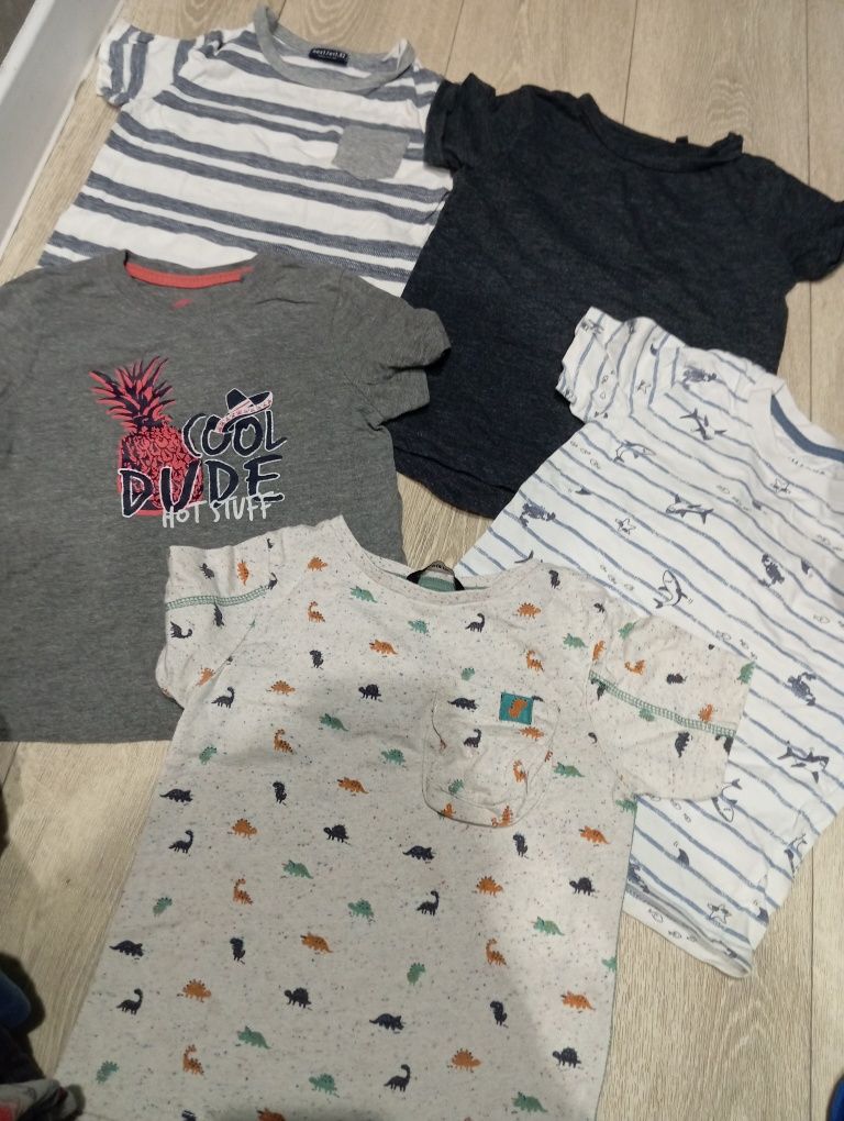 Вещи на мальчика 2-3 года , футболки, шорты