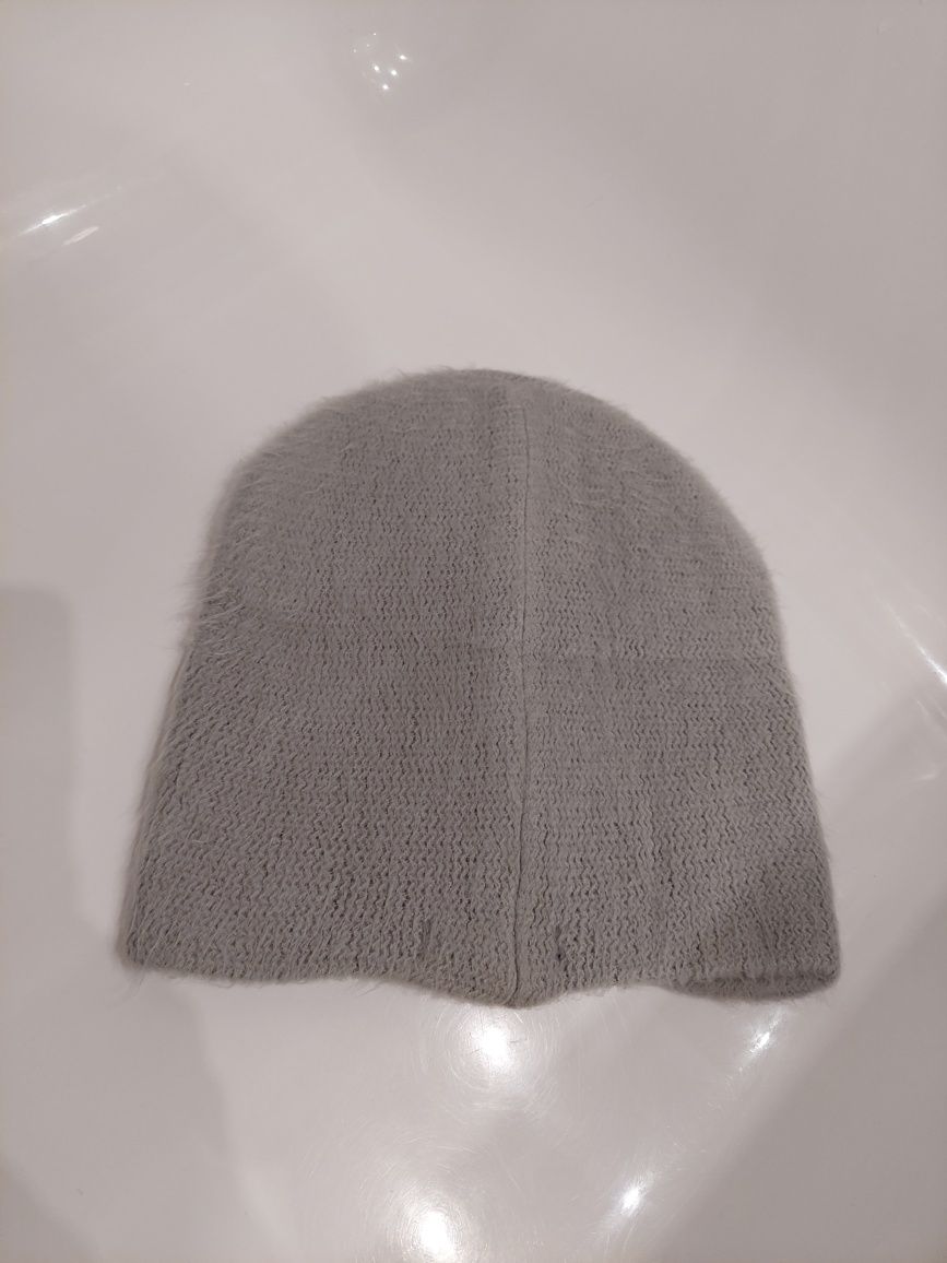 Szara czapka Mohito