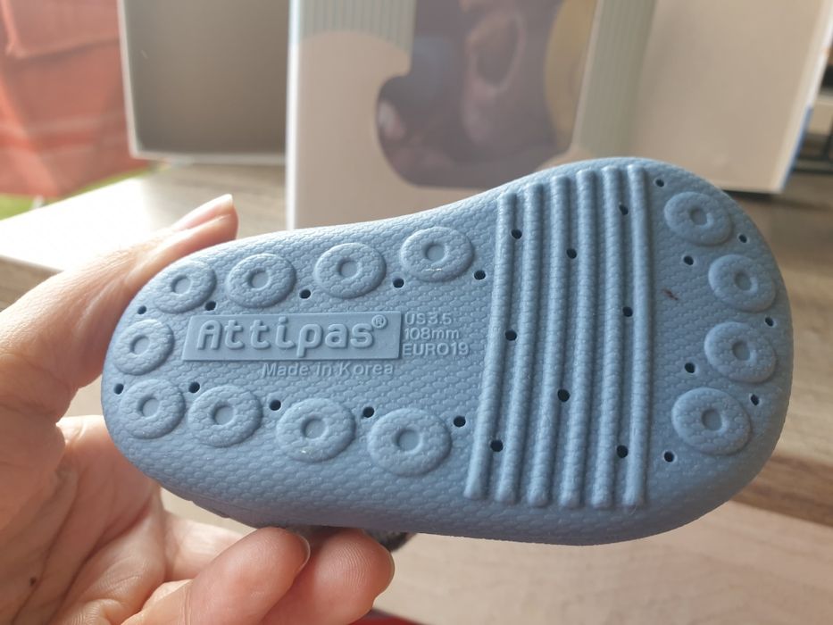 Sapatos attipas novas