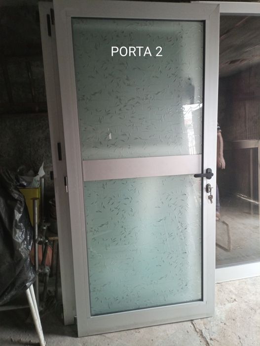 Portas , janelas e estores em alumínio