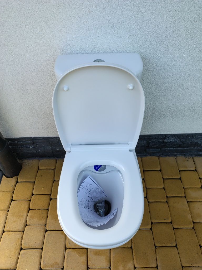 WC kompakt uniwersalnym super firmy Cersanit model Arteco z deską