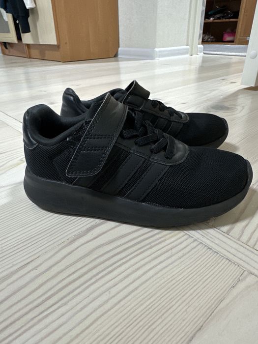 Кросівки дитячі adidas 30 розміру