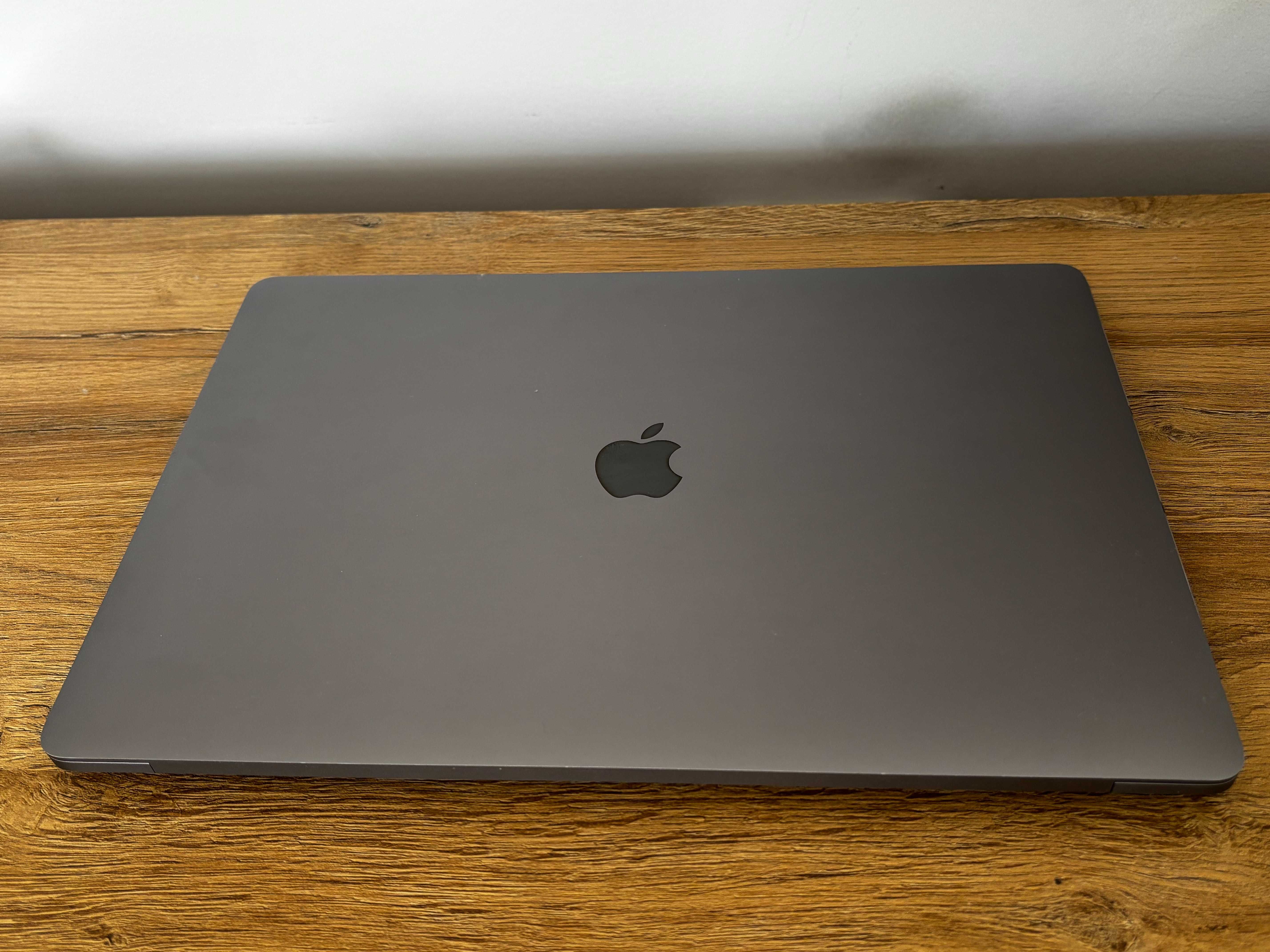 Macbook Pro 2019 16/256 ТЕРМІНОВО!