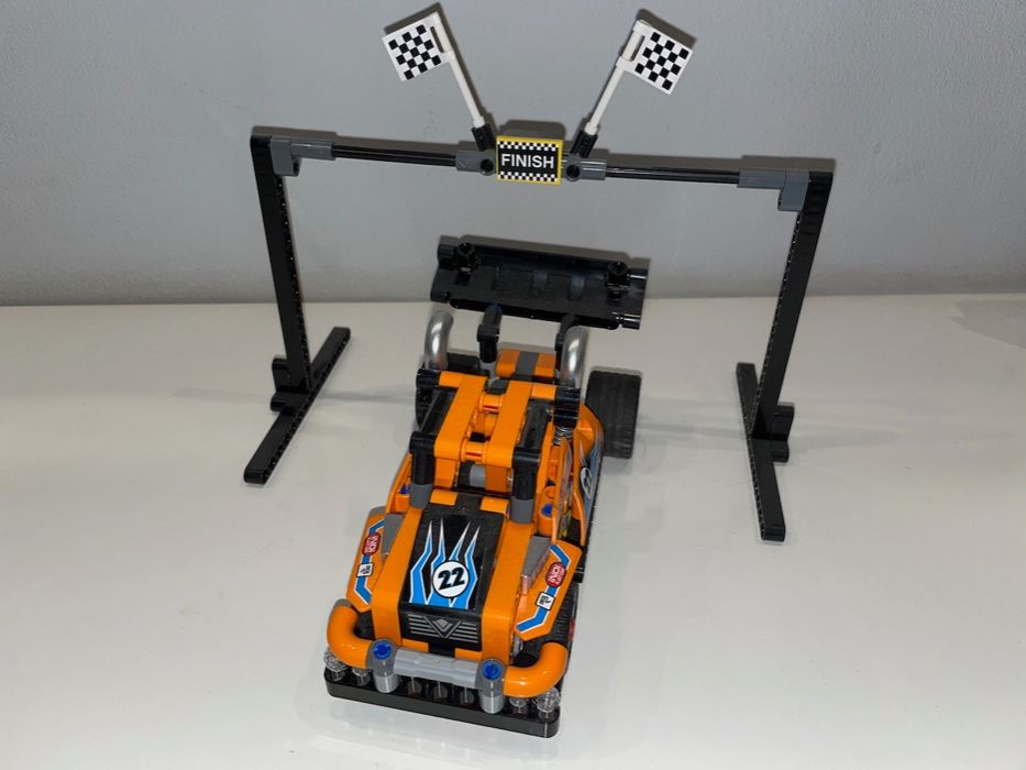 Lego 42104 Technic Ciężarówka Wyścigowa