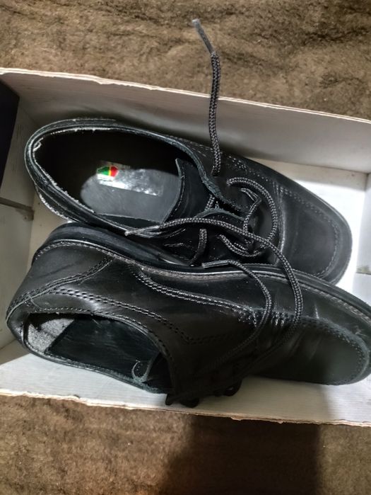 Sapatos menino tamanho 31