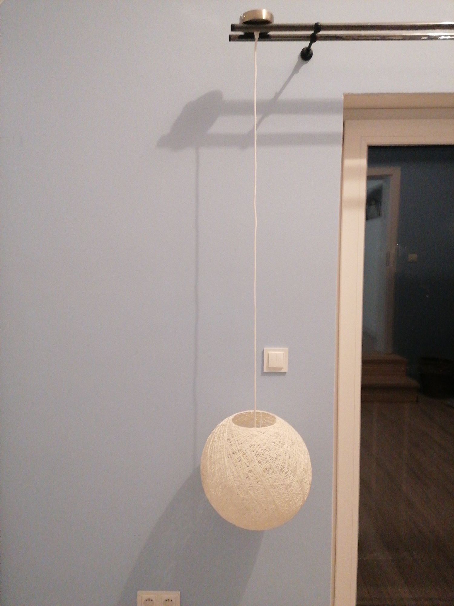 Rustykalna lampa kula wisząca biała 35cm