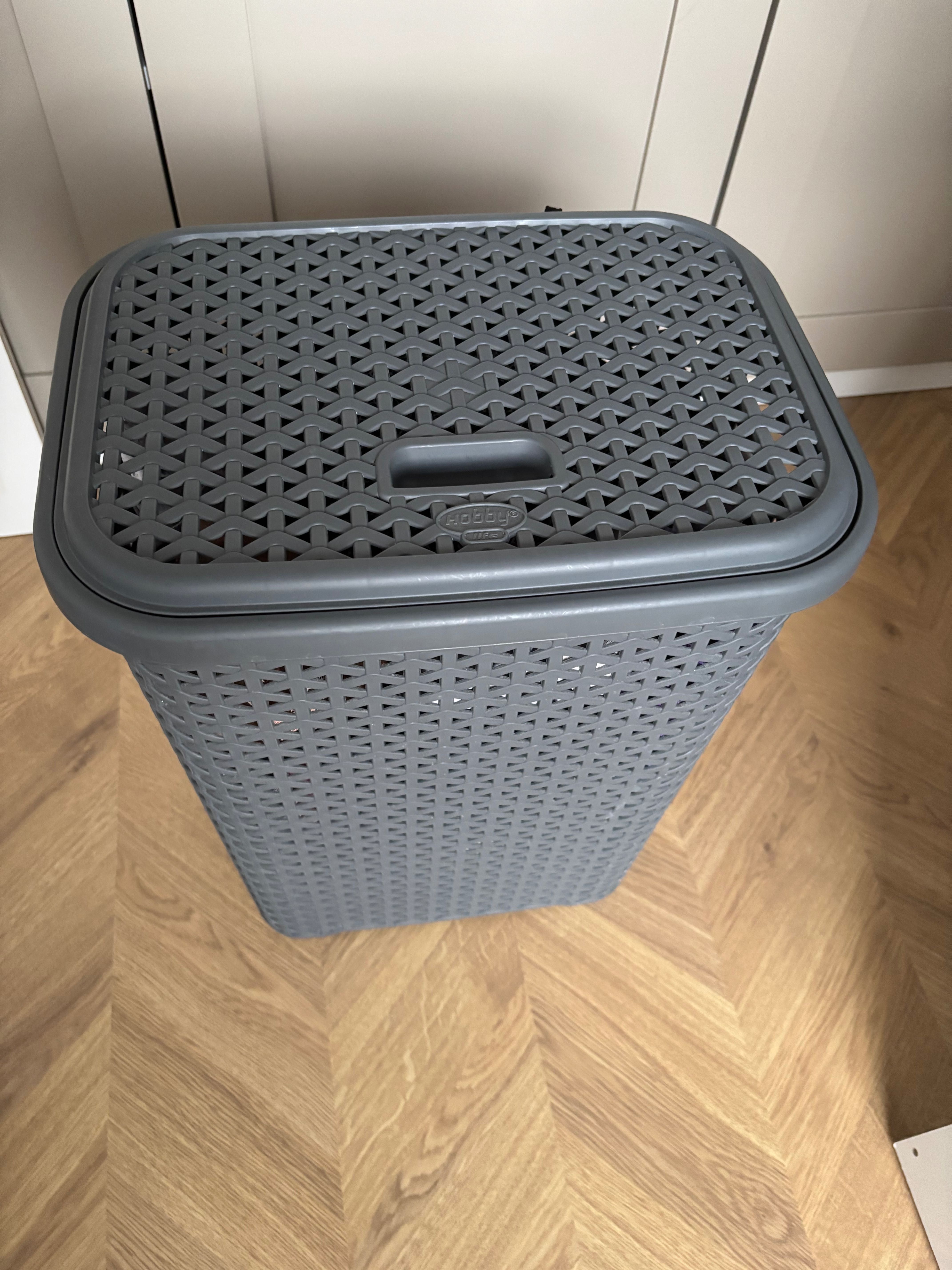 Kosz na bieliznę stan idealny