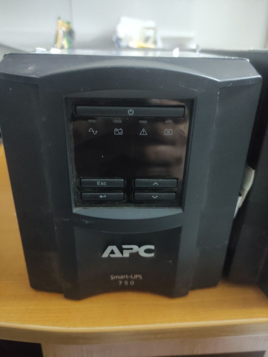 Бесперебойник APC Smart UPS 750.Чистая синусоида