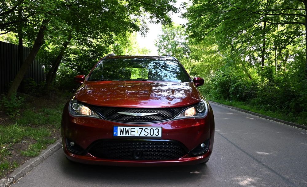 Chrysler Pacifica Wersja S Asystenci Grzane fotele i kierownica Kamery 360'