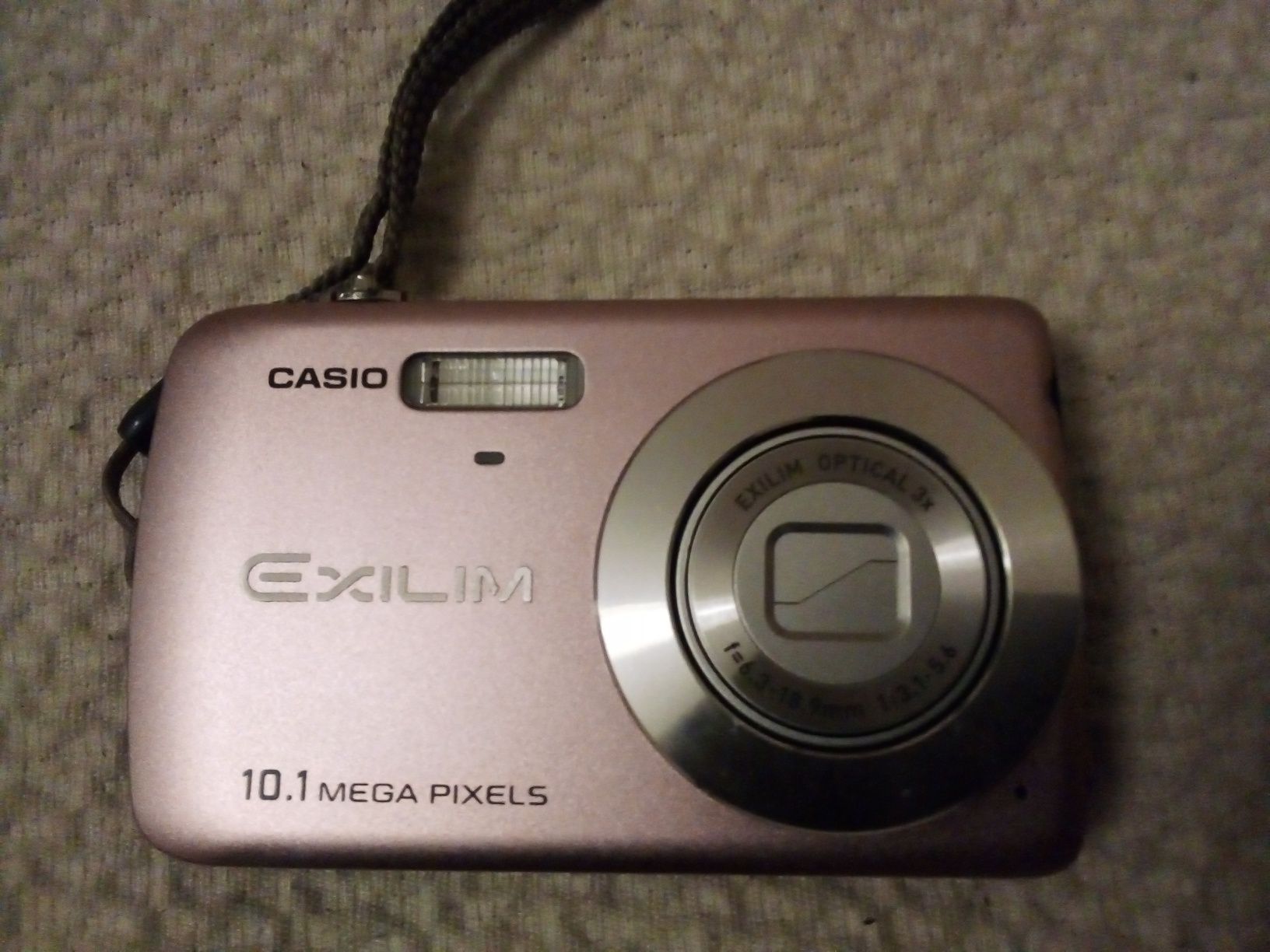 Máquina fotográfica digital Casio.