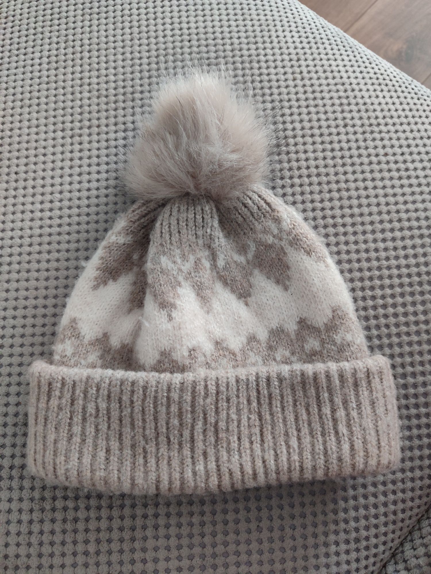 Zimowa czapka z pomponem