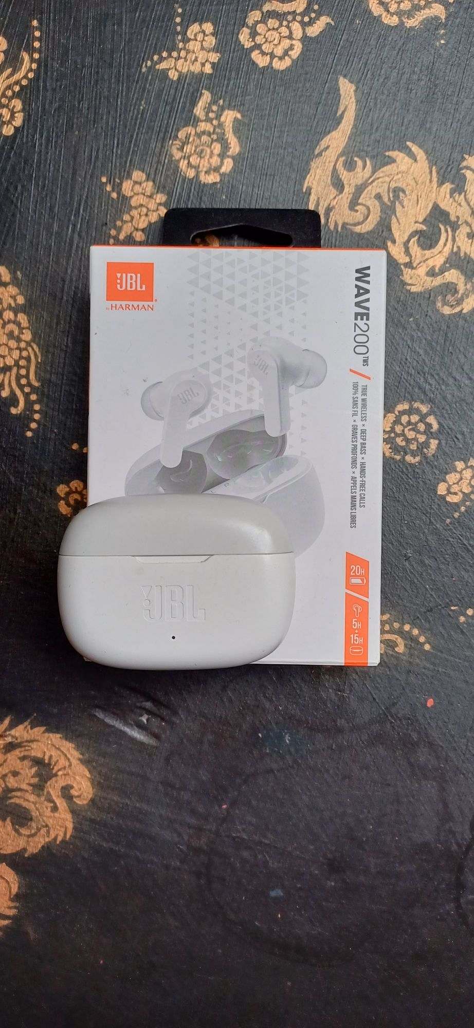 Продам беспроводные наушники JBL
