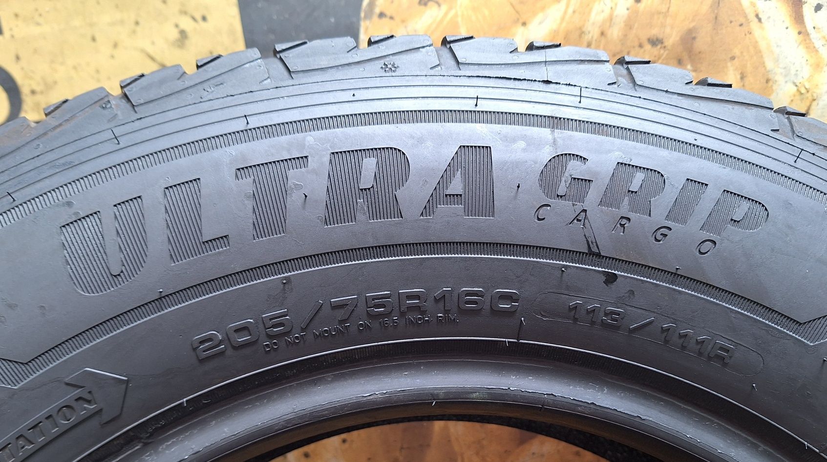 Opony 205 75 R 16C 113/111R  Goodyear UltraGrip CARGO