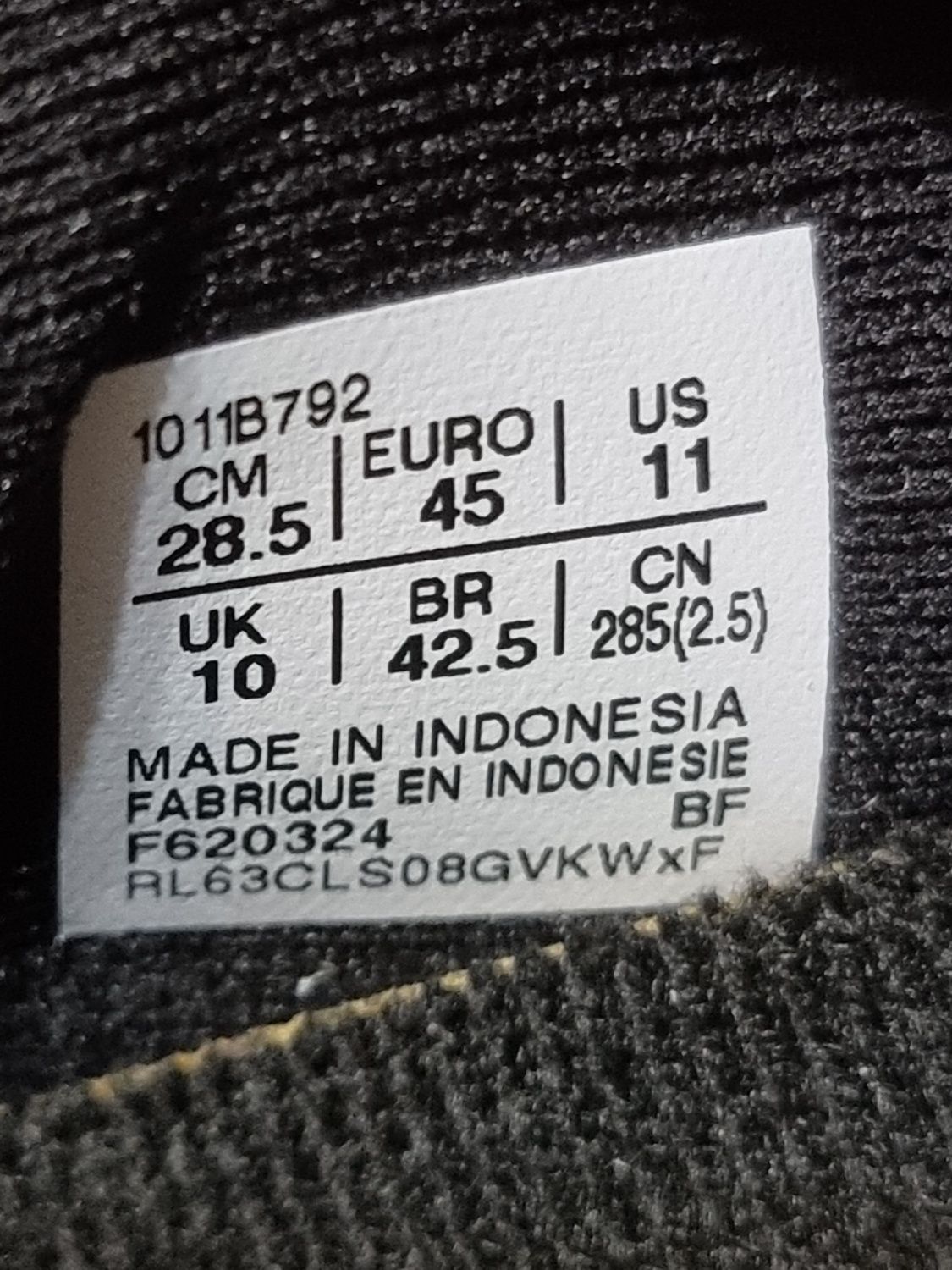 Оригінал 100% кросівки чоловічі asics comulus 26 EUR 45