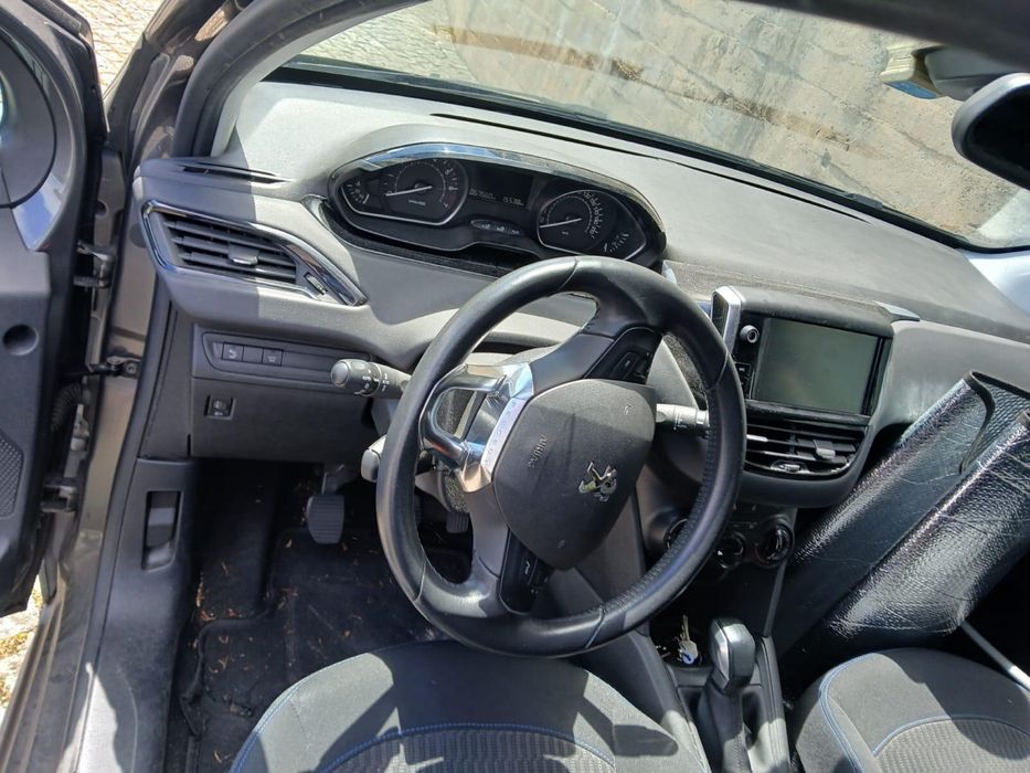Vendo carro citadino Peugeot 208 , 1.2 gasolina,  5 lugares