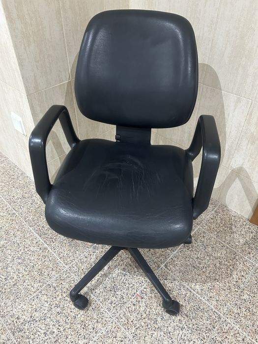Cadeira de escritório em pele