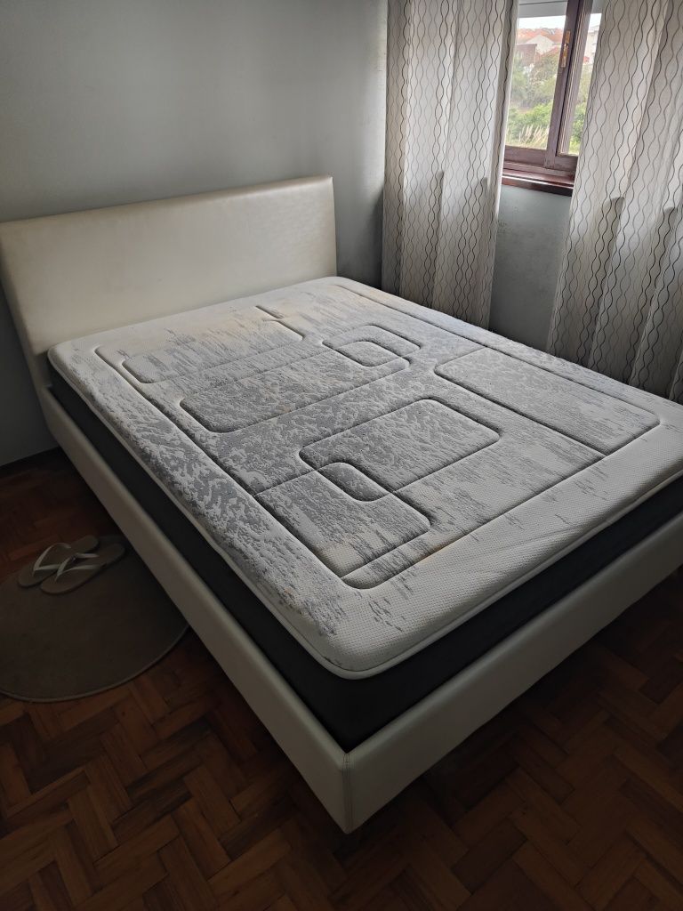 Cama com colchão