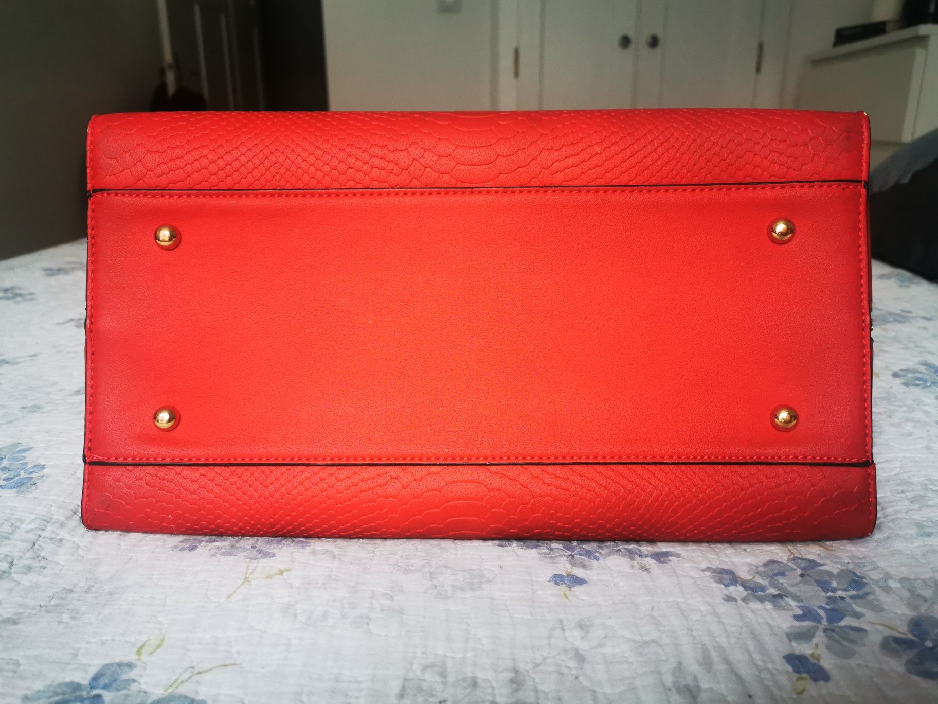 Czerwona torebka kuferek jak nowa