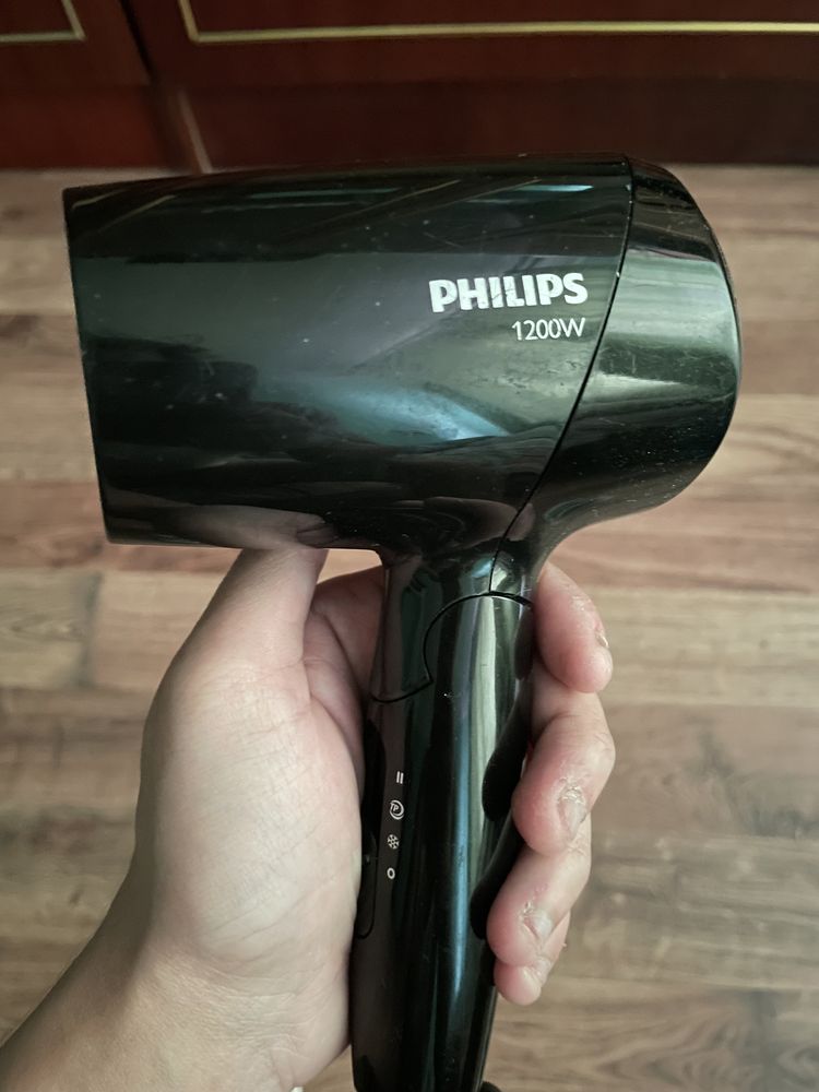 БРЕНДОВА!!  Як новий Фен Philips 1200wt дуже низька ціна.