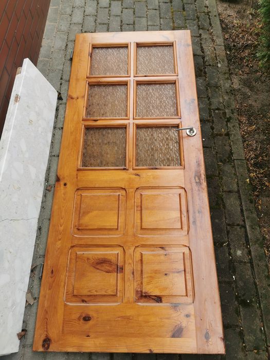 Drzwi wewnętrzne drewniane