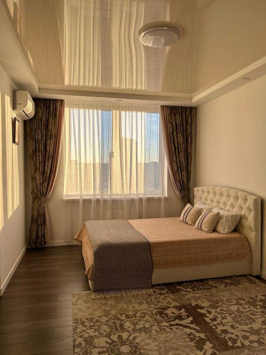 Сучасна квартира біля метро "Деміївська"