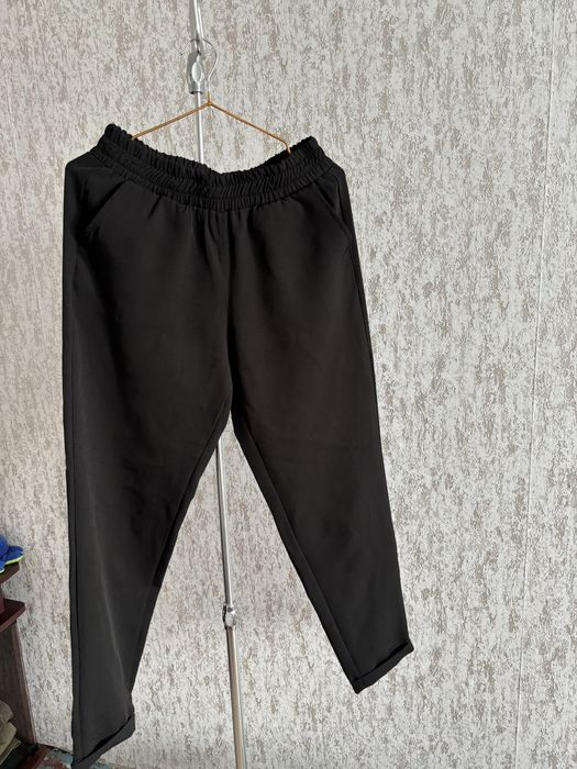 Брючный костюм и юбка