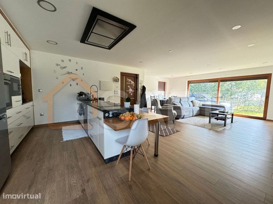 Moradia T3 mais escritório