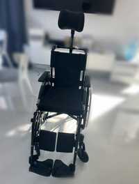 Крісло колісне для людей з інвалідністю