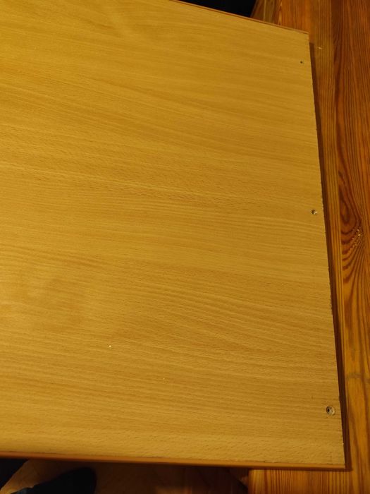 Blat z nogą metalową przykręcany do ściany